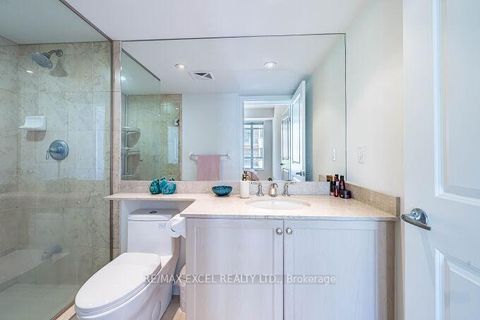 Photo 18 at 426 - 900 Mount Pleasant Road, Mount Pleasant West, Toronto