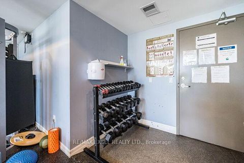 Photo 31 at 426 - 900 Mount Pleasant Road, Mount Pleasant West, Toronto