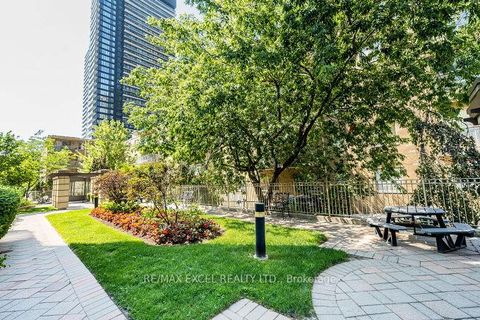 Photo 37 at 426 - 900 Mount Pleasant Road, Mount Pleasant West, Toronto