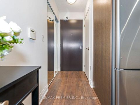 Photo 6 at 609 - 9 Valhalla Inn Road, City Centre West, Toronto