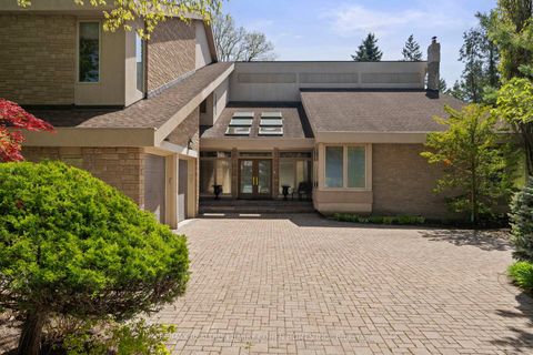 Photo 1 at 19 Vernham Avenue, Windfields, Toronto