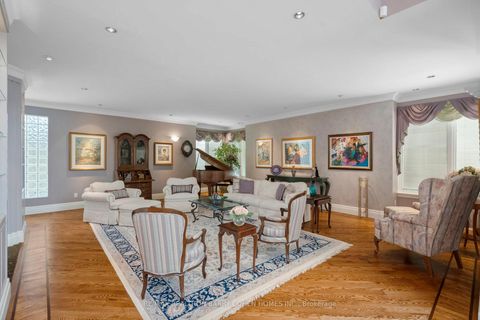 Photo 2 at 19 Vernham Avenue, Windfields, Toronto