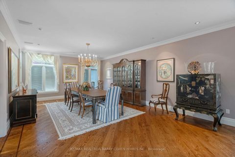 Photo 4 at 19 Vernham Avenue, Windfields, Toronto