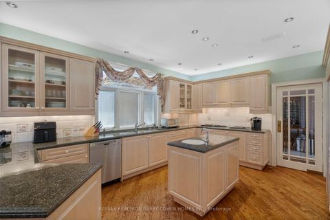 Photo 7 at 19 Vernham Avenue, Windfields, Toronto