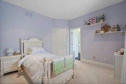 Photo 16 at 19 Vernham Avenue, Windfields, Toronto