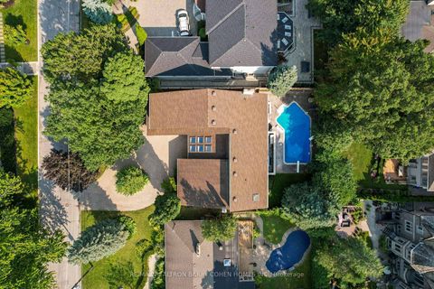 Photo 30 at 19 Vernham Avenue, Windfields, Toronto