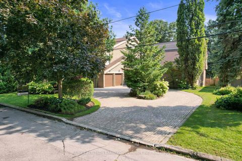 Photo 31 at 19 Vernham Avenue, Windfields, Toronto