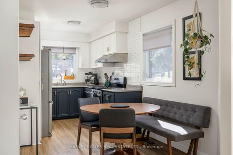 Photo 3 at 510 Pickering Crescent, College Manor, Newmarket