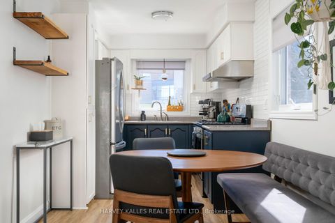 Photo 4 at 510 Pickering Crescent, College Manor, Newmarket