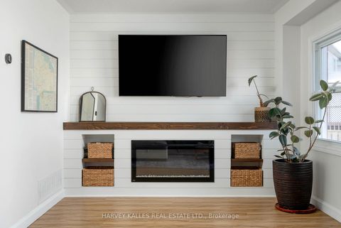 Photo 10 at 510 Pickering Crescent, College Manor, Newmarket