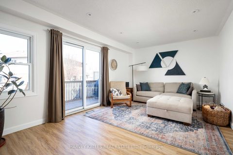 Photo 11 at 510 Pickering Crescent, College Manor, Newmarket