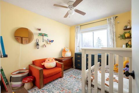 Photo 18 at 510 Pickering Crescent, College Manor, Newmarket