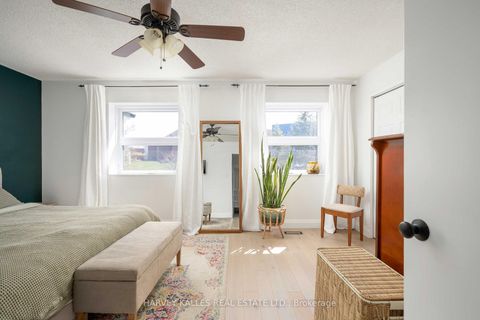 Photo 22 at 510 Pickering Crescent, College Manor, Newmarket