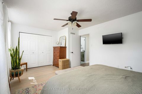 Photo 26 at 510 Pickering Crescent, College Manor, Newmarket