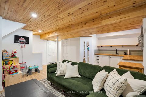 Photo 31 at 510 Pickering Crescent, College Manor, Newmarket