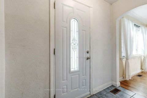 Photo 3 at 20 Gardens Crescent, Eglinton East, Toronto