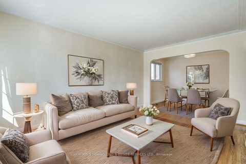 Photo 4 at 20 Gardens Crescent, Eglinton East, Toronto