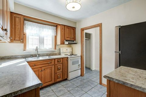 Photo 11 at 20 Gardens Crescent, Eglinton East, Toronto