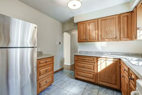 Photo 13 at 20 Gardens Crescent, Eglinton East, Toronto