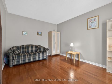 Photo 5 at 43 Rockwood Crescent, Beverley Glen, Vaughan