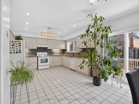 Photo 10 at 43 Rockwood Crescent, Beverley Glen, Vaughan