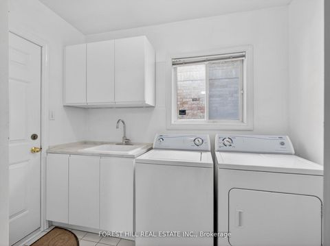 Photo 13 at 43 Rockwood Crescent, Beverley Glen, Vaughan