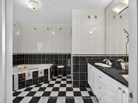 Photo 19 at 43 Rockwood Crescent, Beverley Glen, Vaughan