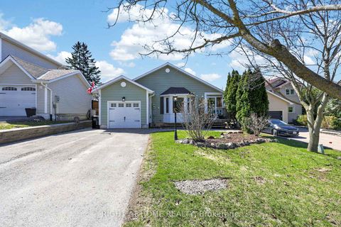 Photo 2 at 12 ELIZABETH Street, Ardagh, Barrie