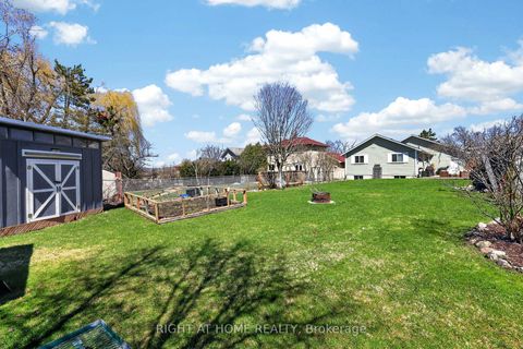 Photo 17 at 12 ELIZABETH Street, Ardagh, Barrie
