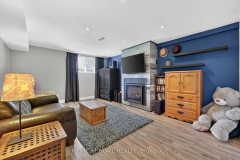 Photo 25 at 12 ELIZABETH Street, Ardagh, Barrie