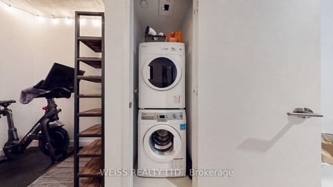 Photo 4 at 520 - 185 Roehampton Avenue, Mount Pleasant West, Toronto