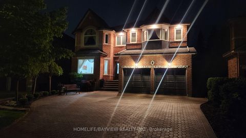 Photo 1 at 18 Marinucci Court, Mill Pond, Richmond Hill