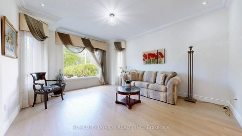 Photo 2 at 18 Marinucci Court, Mill Pond, Richmond Hill