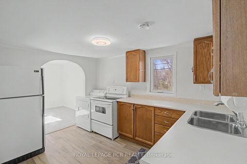 Photo 11 at 161 Charlotte Street S, College Manor, Newmarket