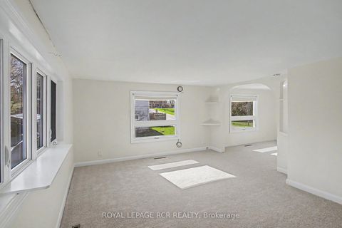 Photo 13 at 161 Charlotte Street S, College Manor, Newmarket