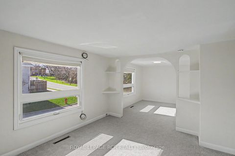 Photo 14 at 161 Charlotte Street S, College Manor, Newmarket