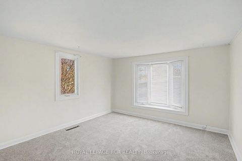 Photo 17 at 161 Charlotte Street S, College Manor, Newmarket