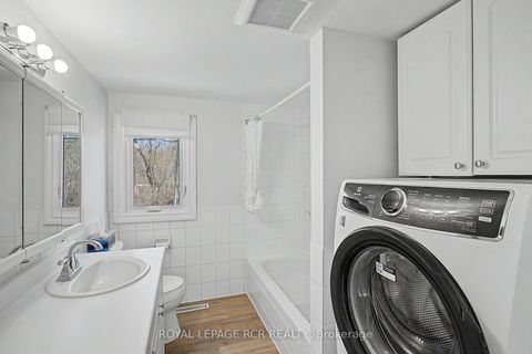 Photo 20 at 161 Charlotte Street S, College Manor, Newmarket