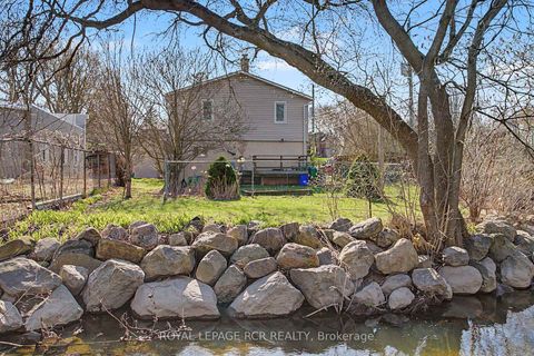 Photo 21 at 161 Charlotte Street S, College Manor, Newmarket