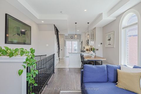 Photo 10 at 9B Harlton Crescent, Eglinton West, Toronto