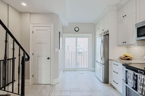 Photo 17 at 9B Harlton Crescent, Eglinton West, Toronto