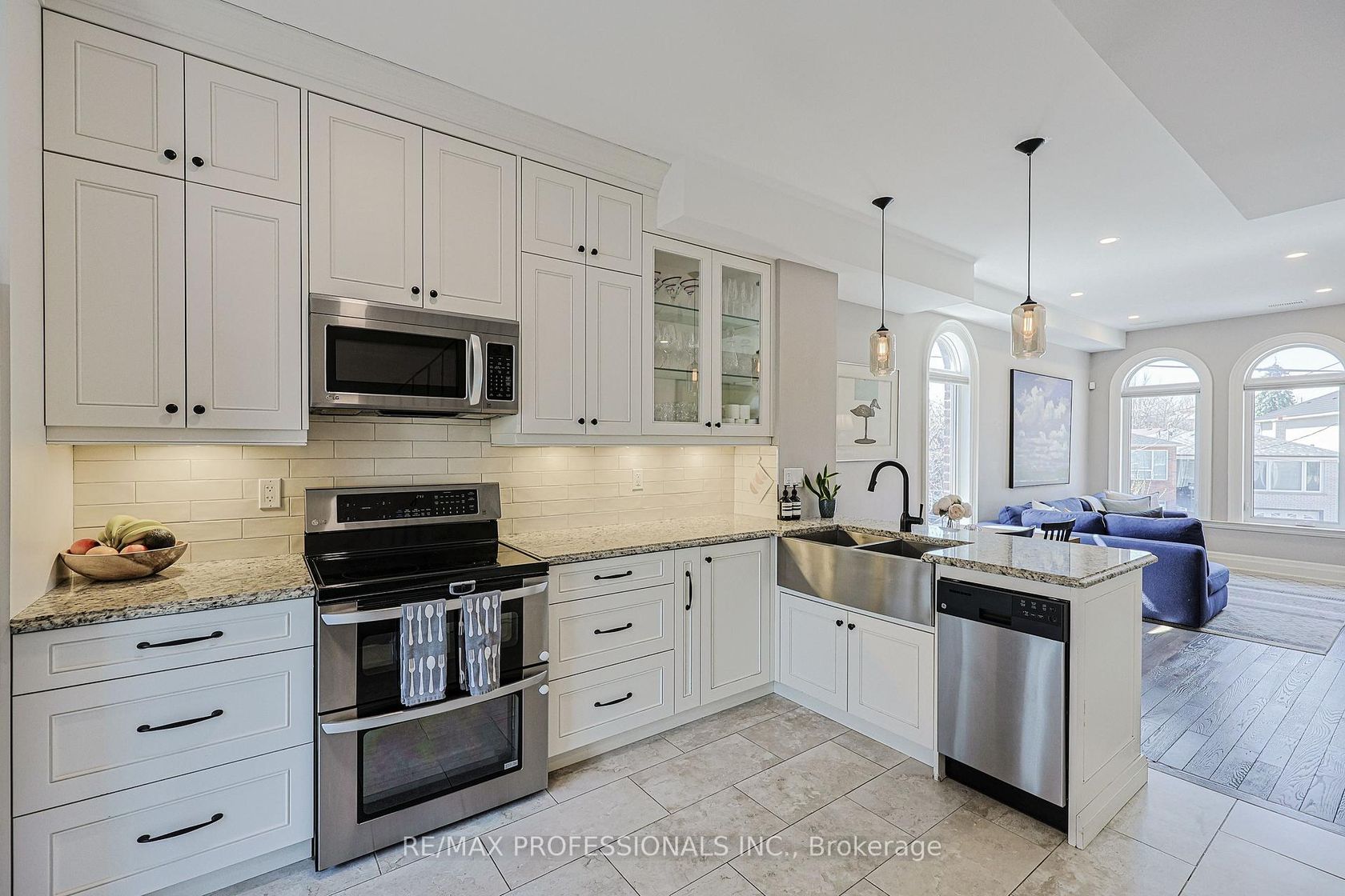 9B Harlton Crescent, Eglinton West, Toronto photo number 2