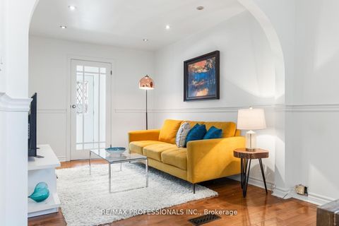 Photo 3 at 1 Gray Avenue, Smythe, Toronto