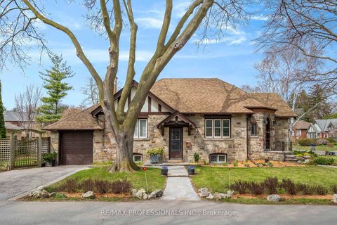 Photo 2 at 10 Edgemore Drive, Queensway, Toronto