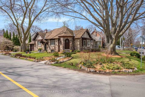 Photo 3 at 10 Edgemore Drive, Queensway, Toronto