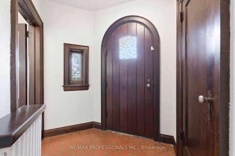 Photo 7 at 10 Edgemore Drive, Queensway, Toronto