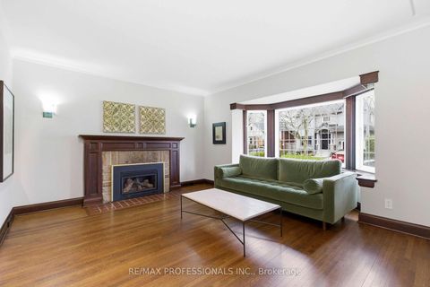 Photo 9 at 10 Edgemore Drive, Queensway, Toronto