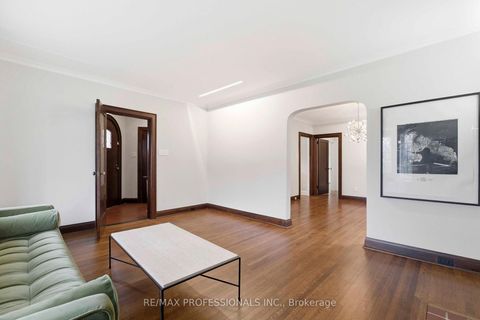 Photo 10 at 10 Edgemore Drive, Queensway, Toronto