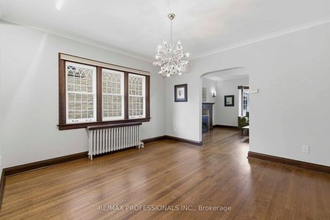 Photo 12 at 10 Edgemore Drive, Queensway, Toronto