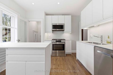 Photo 13 at 10 Edgemore Drive, Queensway, Toronto